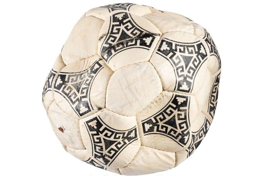 Maradonanın tarix yazan topu rekord qiymətə SATILDI