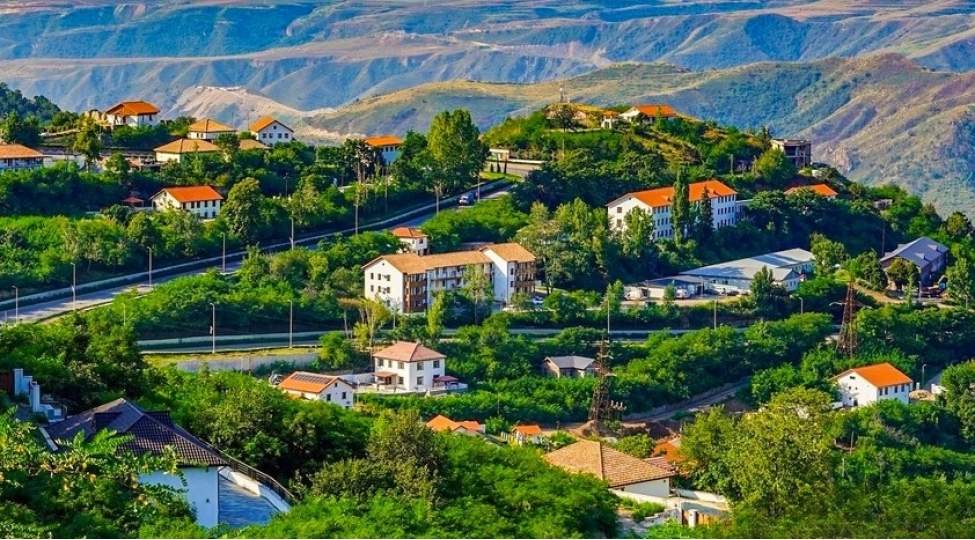 İşğaldan Zəfərə və Zəfərdən quruculuğa uzanan Laçın yolu İşğaldan Zəfərə və Zəfərdən quruculuğa uzanan Laçın yolu