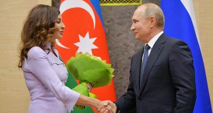 Vladimir Putin Mehriban Əliyevanı təbrik etdi Vladimir Putin Mehriban Əliyevanı təbrik etdi