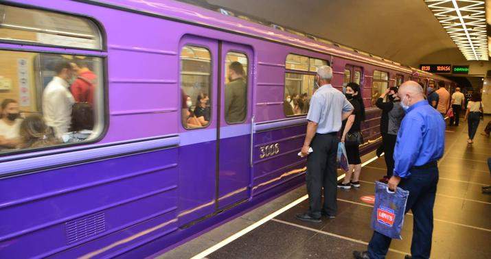 Xətlərin ayrılması metrodakı sıxlığı azaltdı – RƏQƏMLƏR Xətlərin ayrılması metrodakı sıxlığı azaltdı – RƏQƏMLƏR
