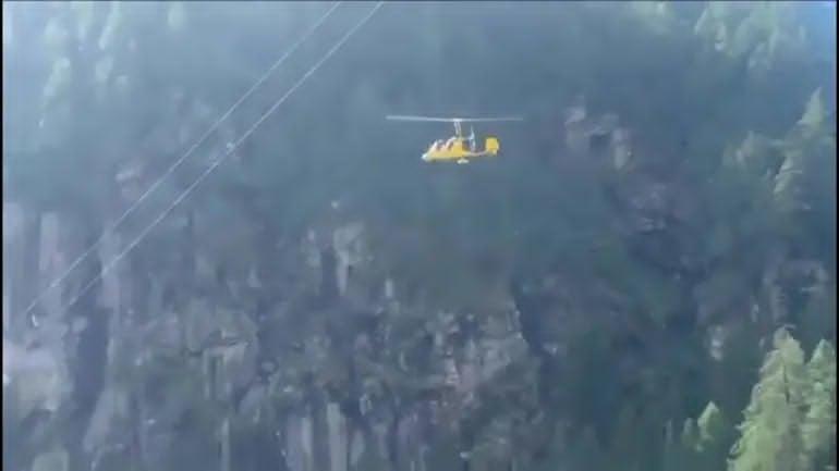 İtaliyada dəhşətli qəza: Helikopter havada yandı - FOTO