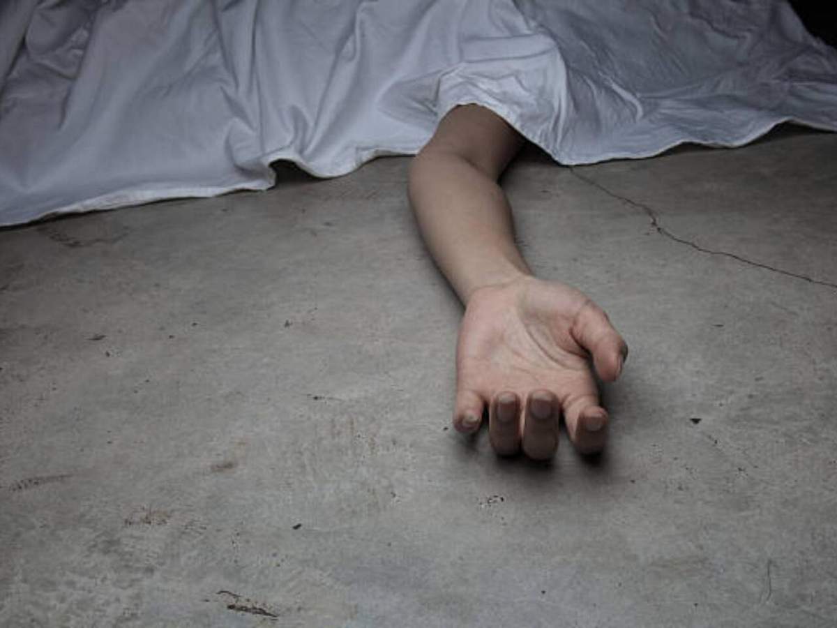 Bakıda 42 yaşlı qadın həyətdə qəfil öldü Bakıda 42 yaşlı qadın həyətdə qəfil öldü