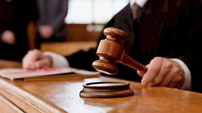 Yeməyi gec hazırlayan arvadının saçlarını yoldu Yeməyi gec hazırlayan arvadının saçlarını yoldu