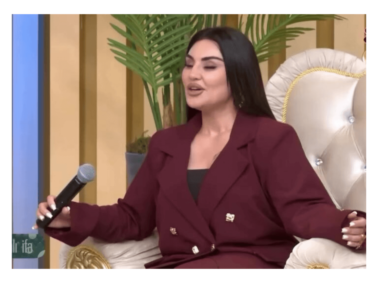 Şəbnəm Tovuzlunun mikrafon tutma məsafəsi müzakirə yaratdı -VİDEO