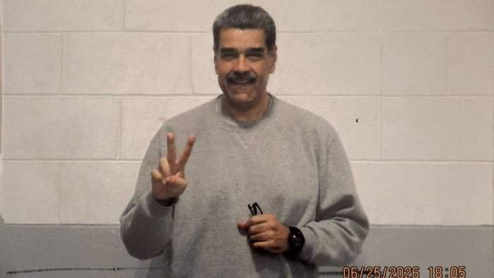 Maduro həbsxanadan tərəfdarlarına müraciət etdi - FOTO Maduro həbsxanadan tərəfdarlarına müraciət etdi - FOTO