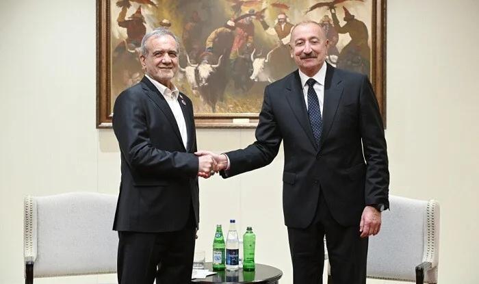 İlham Əliyev Pezeşkianla görüşdü - Foto