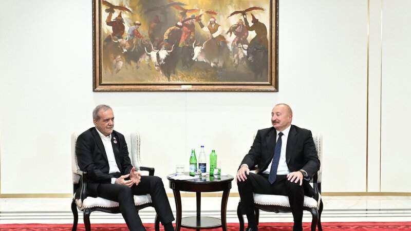 Prezident İlham Əliyevin Məsud Pezeşkianla görüşünə dair paylaşım edilib Prezident İlham Əliyevin Məsud Pezeşkianla görüşünə dair paylaşım edilib