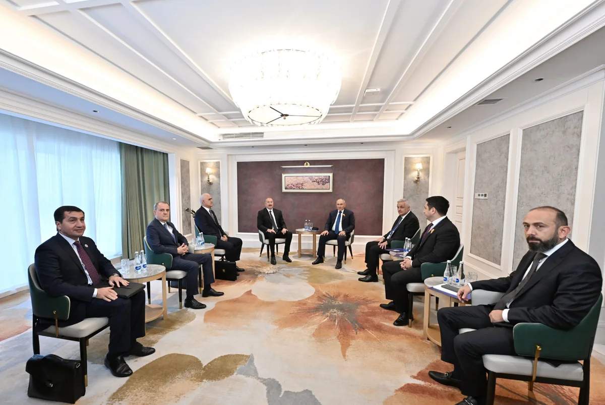 İlham Əliyevin sosial media hesablarında Bişkekdə Nikol Paşinyanla görüşünə dair paylaşım edilib İlham Əliyevin sosial media hesablarında Bişkekdə Nikol Paşinyanla görüşünə dair paylaşım edilib