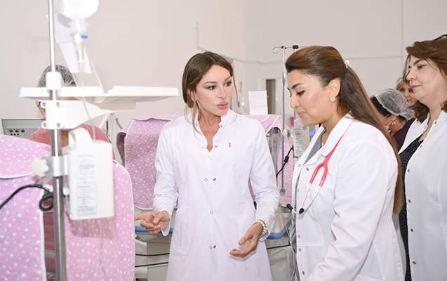 Mehriban Əliyevanın təşəbbüsü ilə həkimlərin maaşı artırılır Mehriban Əliyevanın təşəbbüsü ilə həkimlərin maaşı artırılır