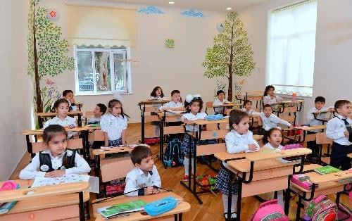 Məktəbə ilk dəfə başlayan uşaqlar: Onlarla necə rəftar edilməlidir? Məktəbə ilk dəfə başlayan uşaqlar: Onlarla necə rəftar edilməlidir?