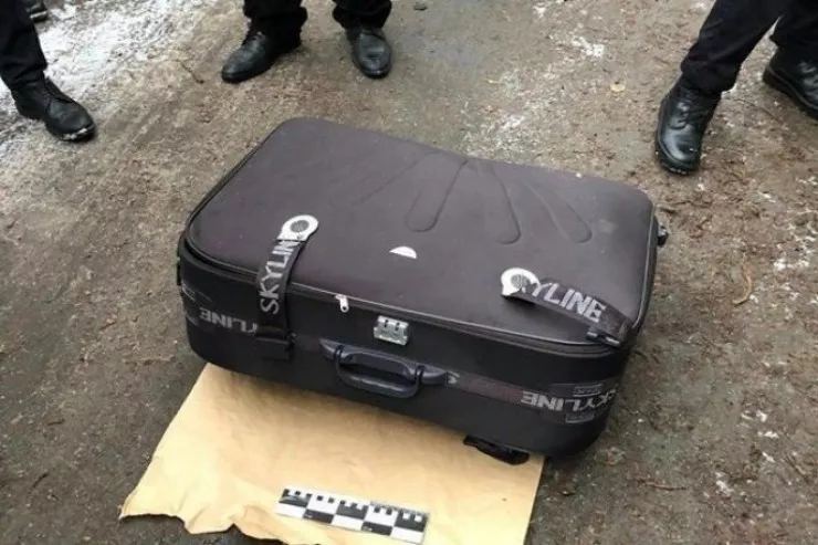 Kişi arvadı ilə birləşib sevgilisini öldürdü – Cəsədi çamadana qoyub qatarla göndərdilər Kişi arvadı ilə birləşib sevgilisini öldürdü – Cəsədi çamadana qoyub qatarla göndərdilər