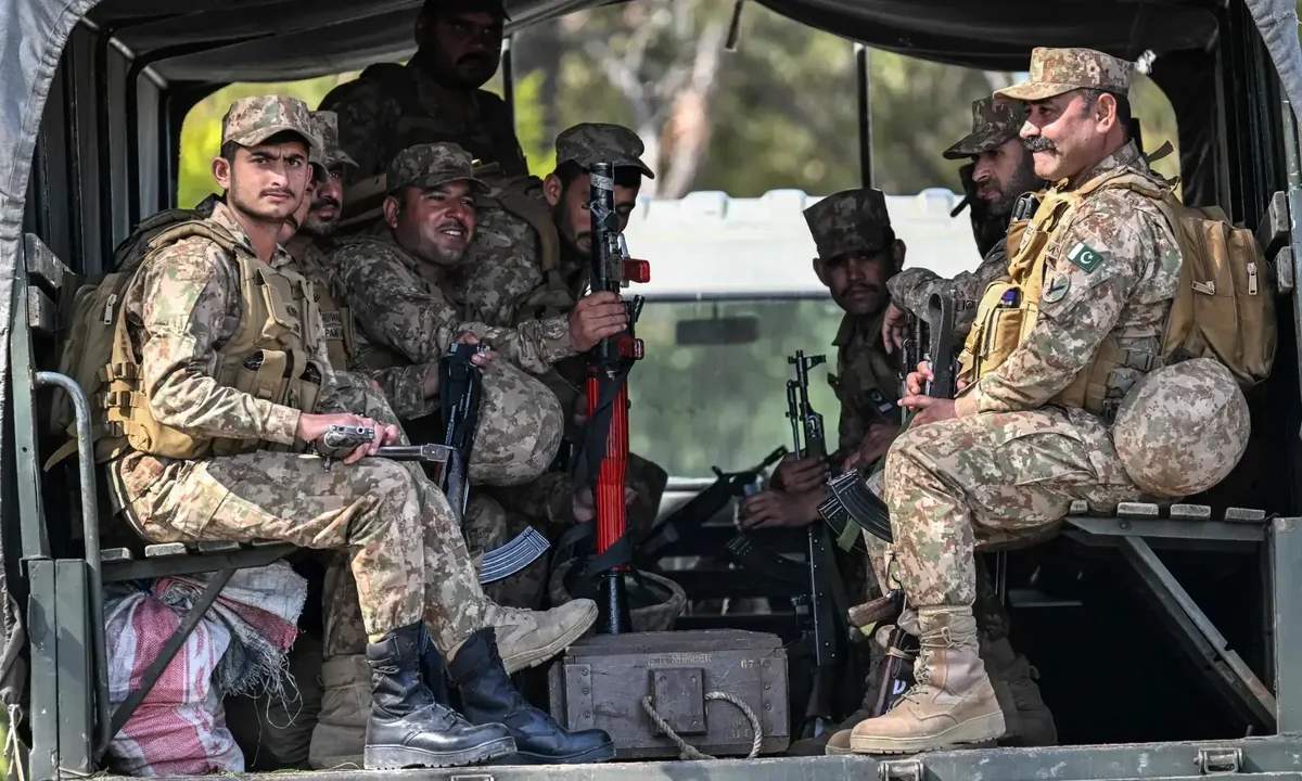 Pakistan ordusu Əfqanıstanla sərhəddə 20-dən çox terrorçunu məhv edib Pakistan ordusu Əfqanıstanla sərhəddə 20-dən çox terrorçunu məhv edib