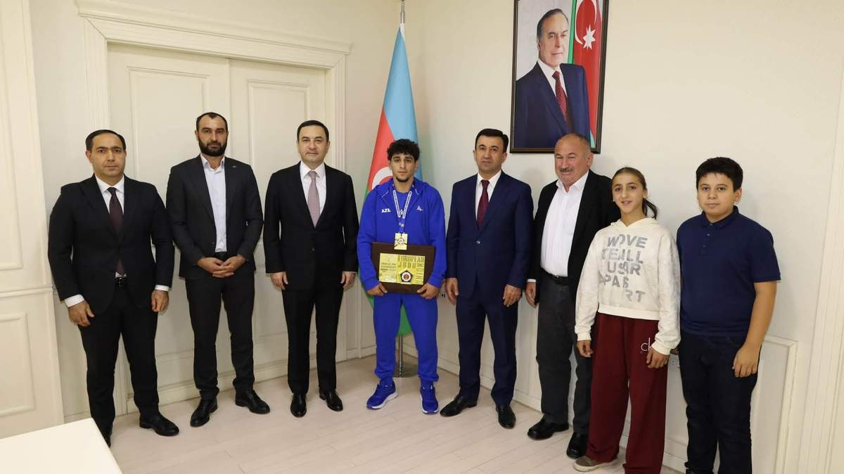 Nahid Bağırov Avropa çempionu ilə görüşdü - FOTOLAR Nahid Bağırov Avropa çempionu ilə görüşdü - FOTOLAR