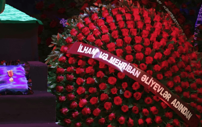 Prezident və birinci xanım Şarovskinin vida mərasiminə əkil göndəriblər Prezident və birinci xanım Şarovskinin vida mərasiminə əkil göndəriblər