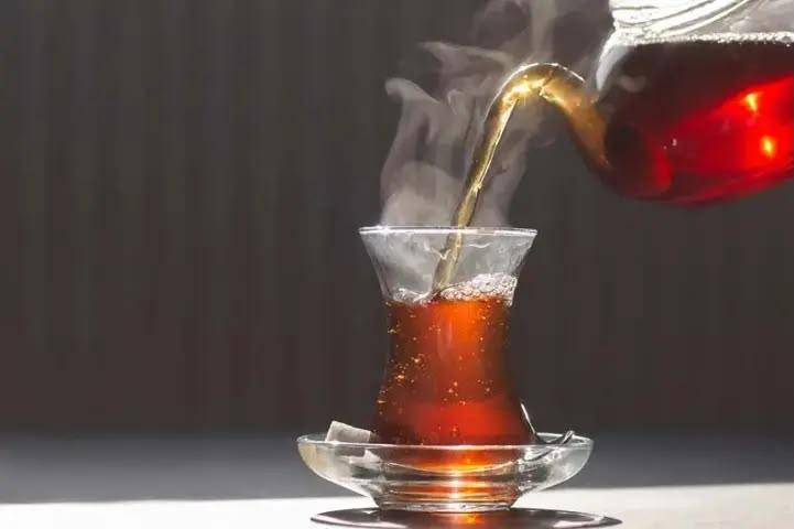 Çay və qəhvəni çox isti içənlərə xəbərdarlıq