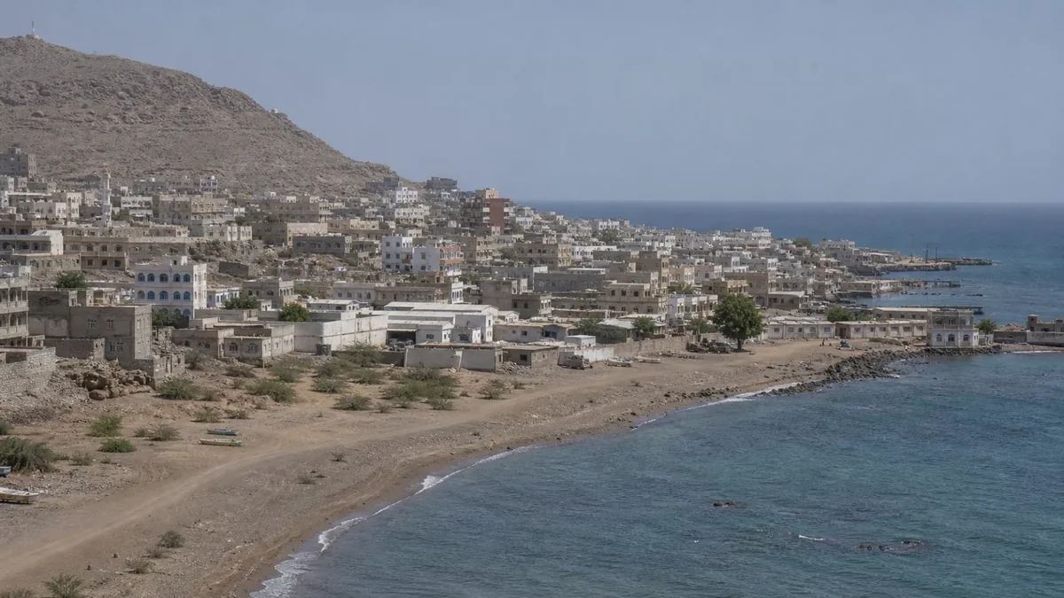 Husilər Babülməndəb boğazını ələ keçirdi Husilər Babülməndəb boğazını ələ keçirdi
