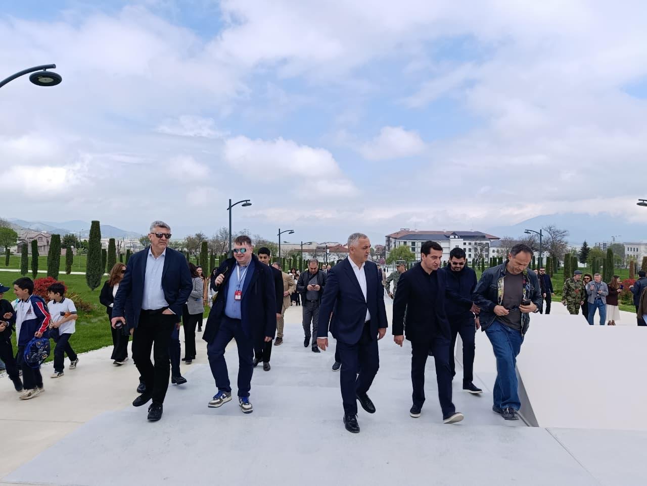 Xarici diplomatlar Xankəndi şəhərində Zəfər Parkını ziyarət ediblər