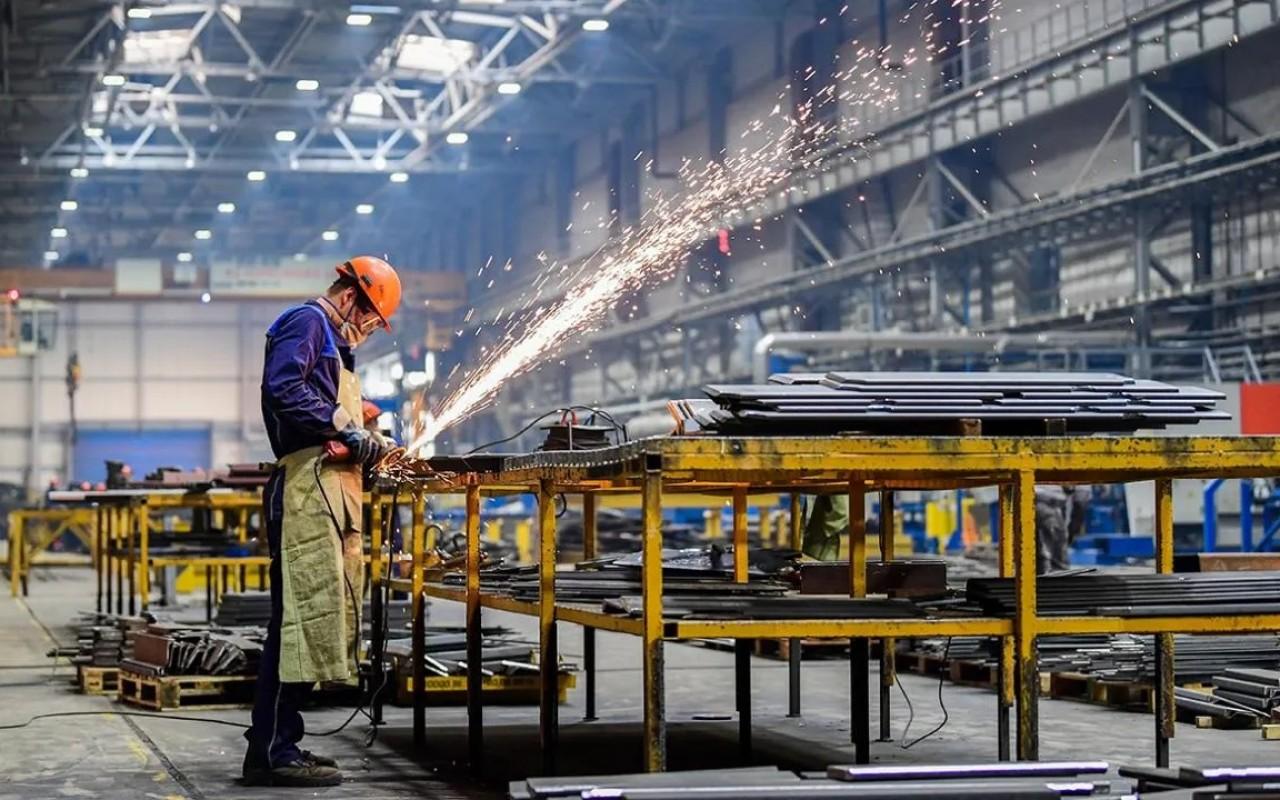 Sənayedə struktur dəyişir: Bu sahələrdə istehsal sürətlə artır