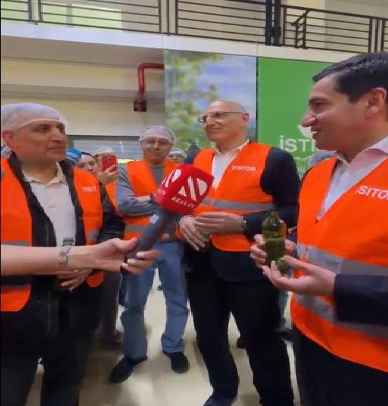İran səfiri Kəlbəcərdə “İstisu” suyundan içdi - VİDEO İran səfiri Kəlbəcərdə “İstisu” suyundan içdi - VİDEO
