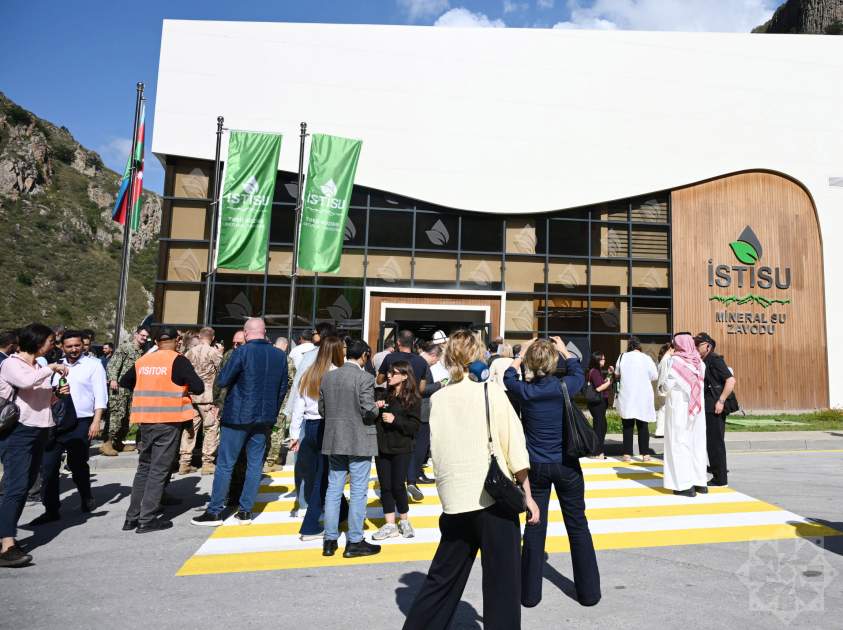 Diplomatlar “İstisu” mineral su zavodunda olublar - FOTOLAR Diplomatlar “İstisu” mineral su zavodunda olublar - FOTOLAR