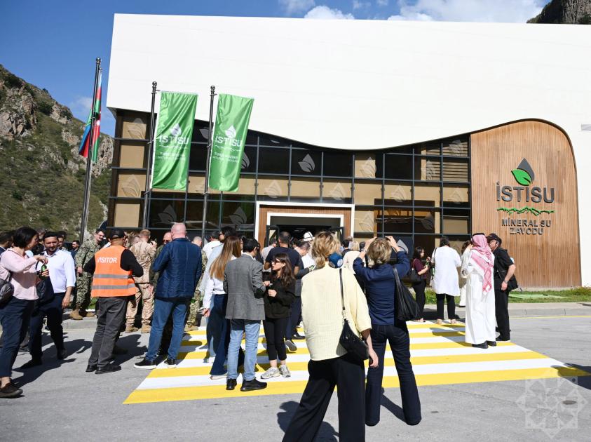 Diplomatlar “İstisu” mineral su zavodunda olublar - FOTOLAR