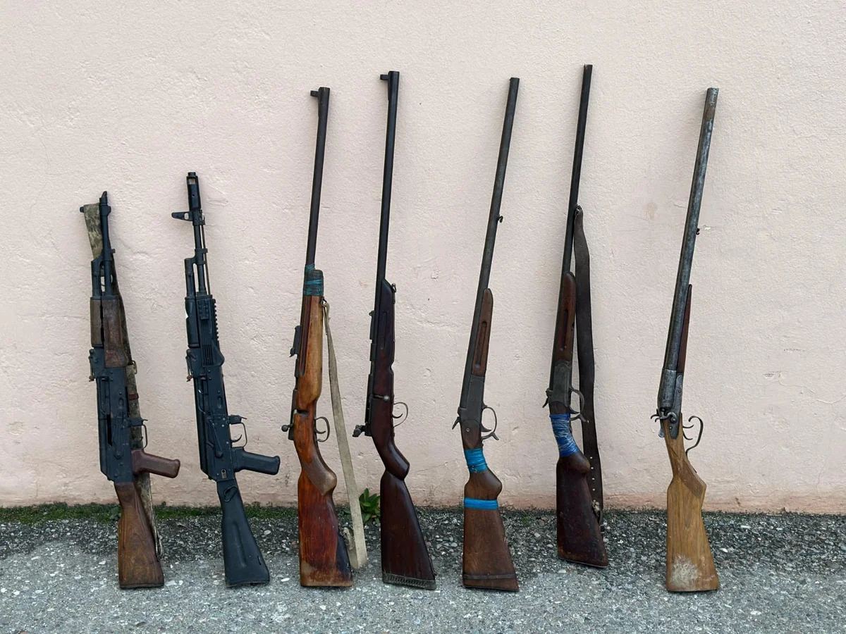 Azərbaycanda 9 odlu silah aşkarlanıb Azərbaycanda 9 odlu silah aşkarlanıb