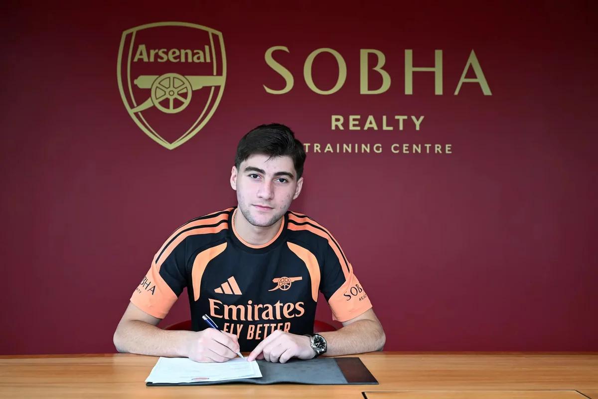 "Arsenal" gürcüstanlı futbolçu ilə müqavilə imzaladı