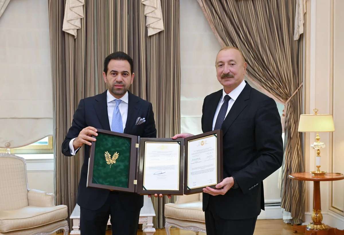 İlham Əliyevə "Zayed İnsan Qardaşlığı Mükafatı"nın sertifikatı təqdim olunub İlham Əliyevə "Zayed İnsan Qardaşlığı Mükafatı"nın sertifikatı təqdim olunub