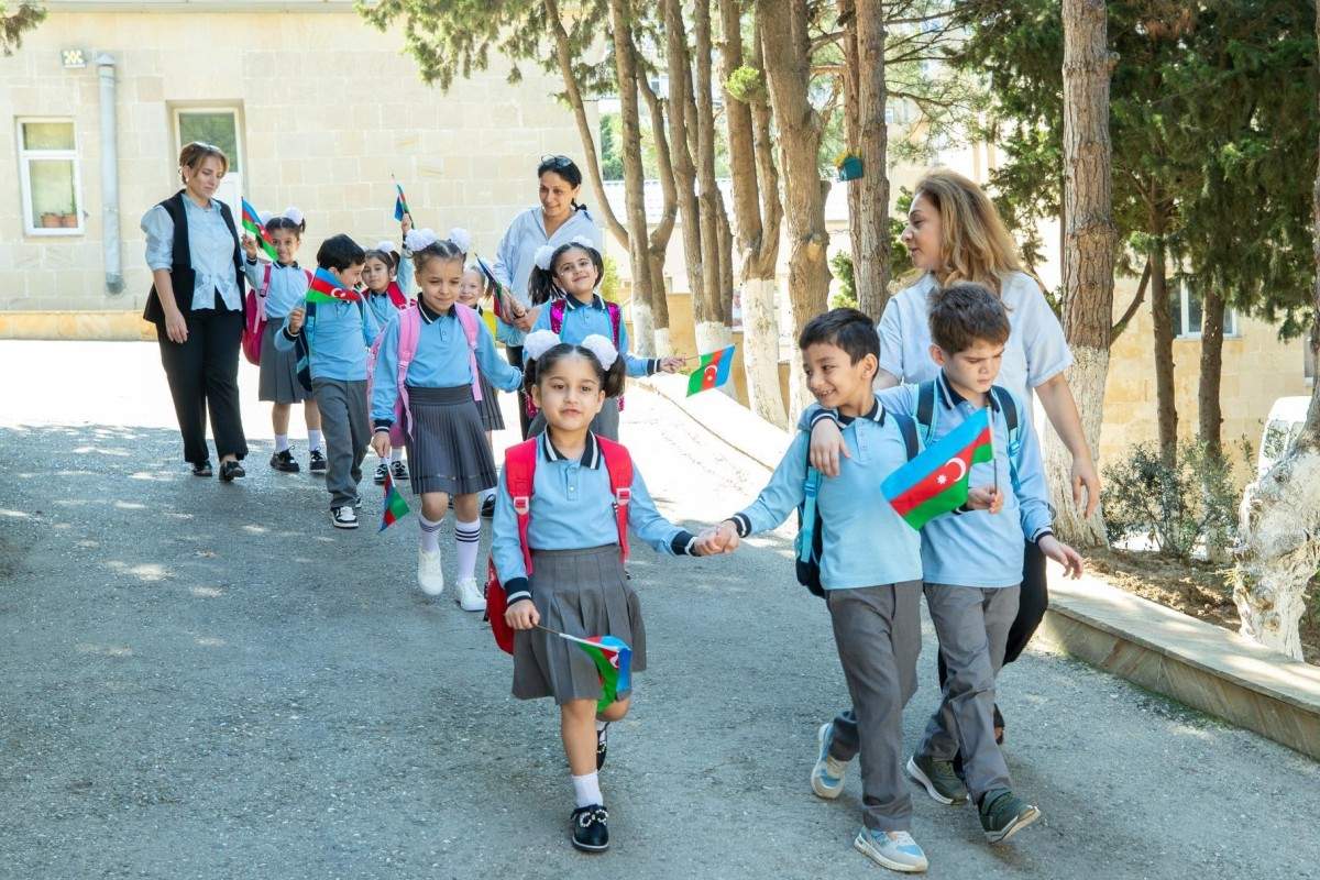 Bu gün uşaq evlərindən 39 uşaq birinci sinfə gedir Bu gün uşaq evlərindən 39 uşaq birinci sinfə gedir