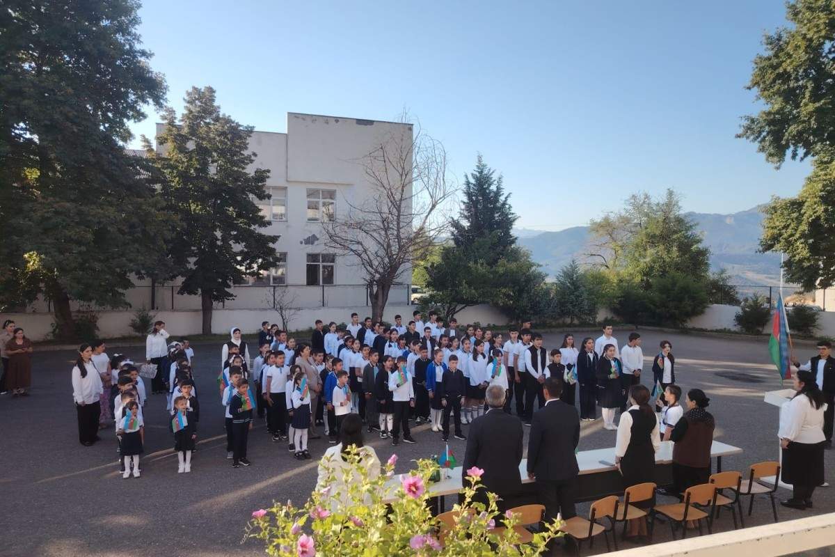 34 ildən sonra Xocalının Təzəbinə kəndində yeni dərs ili başlayıb 34 ildən sonra Xocalının Təzəbinə kəndində yeni dərs ili başlayıb