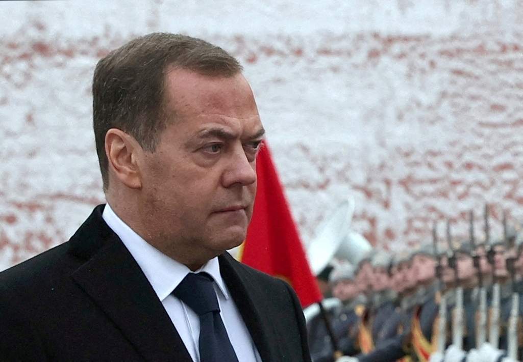 Medvedev: "Rusiya ya böyük bir güc olacaq, ya da ümumiyyətlə mövcudluğuna son qoyacaq" Medvedev: "Rusiya ya böyük bir güc olacaq, ya da ümumiyyətlə mövcudluğuna son qoyacaq"