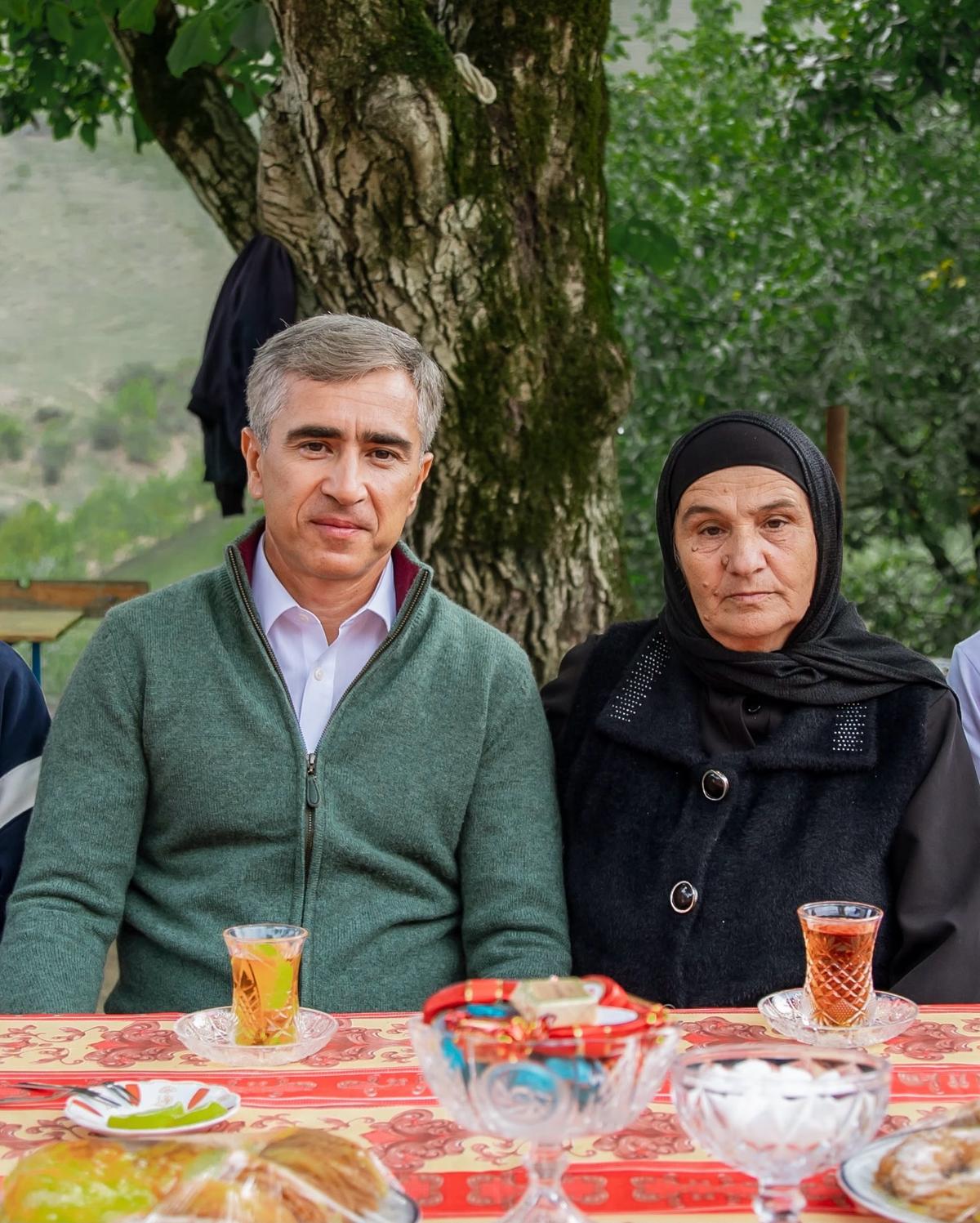 Anar Ələkbərov Milli Qəhrəman Pəncəli Teymurovun anasını ziyarət edib - FOTOLAR