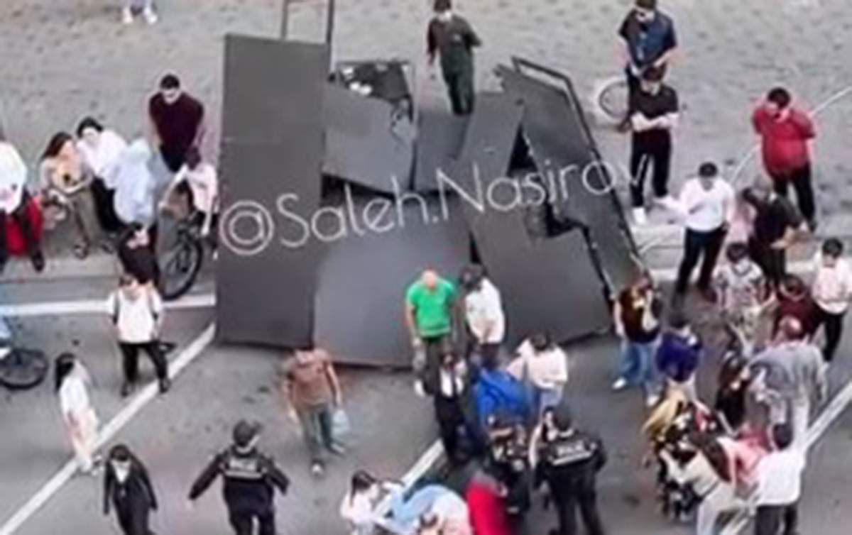 Bakıda tədbirdə monitor qadının üstünə aşıb - VIDEO Bakıda tədbirdə monitor qadının üstünə aşıb - VIDEO