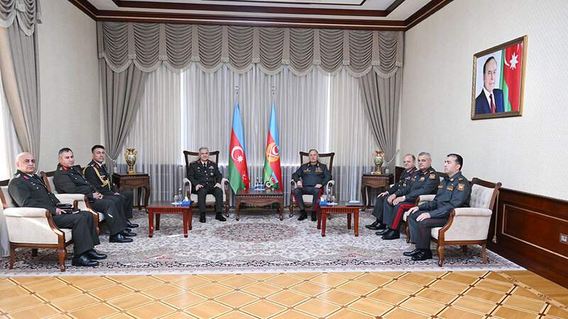 Azərbaycan Ordusunun Baş Qərargah rəisi Türkiyə nümayəndə heyəti ilə görüşüb Azərbaycan Ordusunun Baş Qərargah rəisi Türkiyə nümayəndə heyəti ilə görüşüb