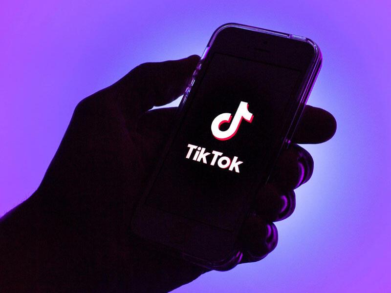 Tiktokda söyüş söyən "Sarışın gözəl" həbs olundu