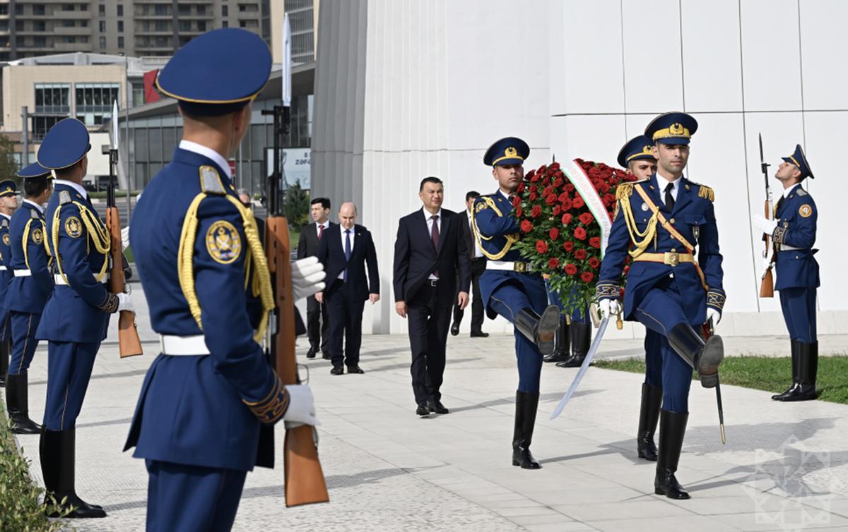 Tacikistan Baş naziri Zəfər Parkında Tacikistan Baş naziri Zəfər Parkında
