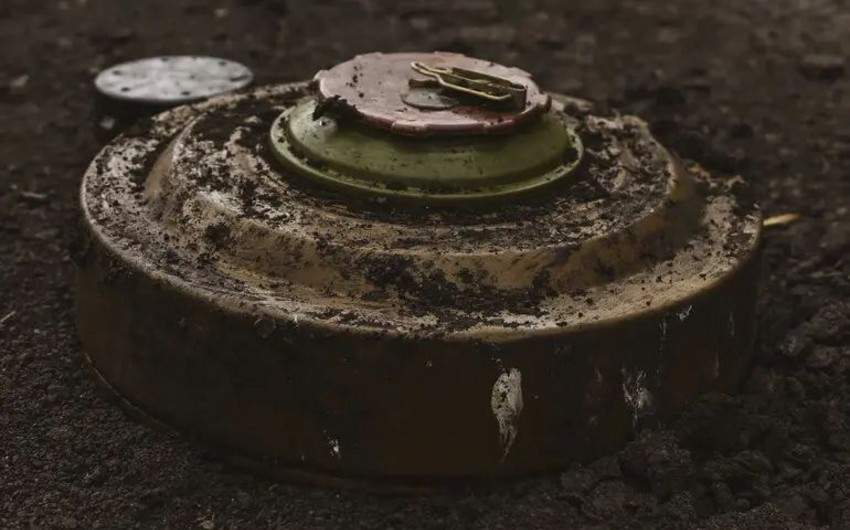 Laçında traktor minaya düşüb Laçında traktor minaya düşüb