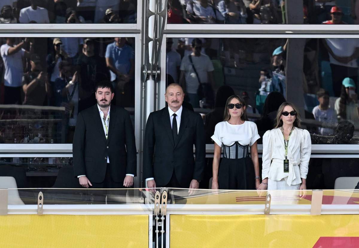 Prezidentin sosial media hesablarında Formula 1-lə bağlı VİDEOÇARX paylaşıldı Prezidentin sosial media hesablarında Formula 1-lə bağlı VİDEOÇARX paylaşıldı