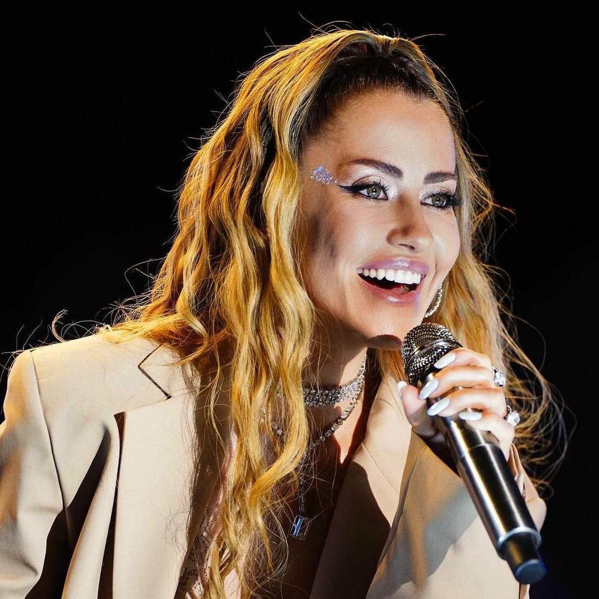 Derya Uluğ imicini dəyişdi - FOTO Derya Uluğ imicini dəyişdi - FOTO