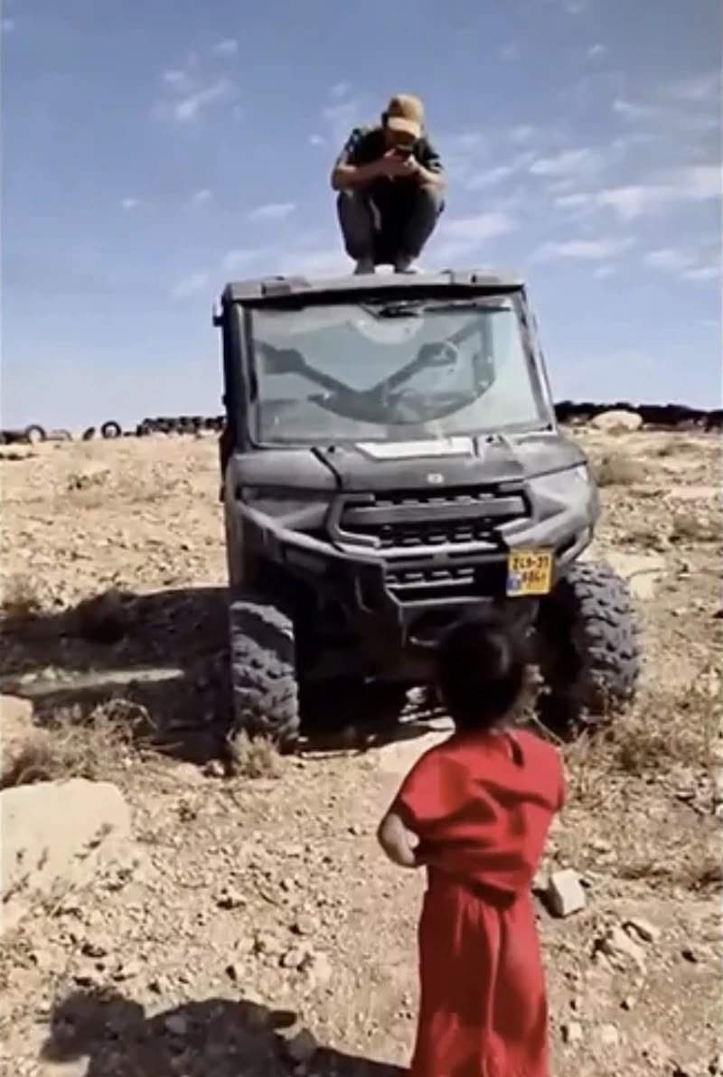 Kiçik qızdan cəsarətli etiraz: “Torpağımızı tərk etməyəcəyik” Kiçik qızdan cəsarətli etiraz: “Torpağımızı tərk etməyəcəyik”