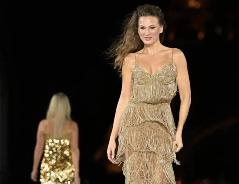 Serenay Sarıkayanın libasının qiyməti bəlli oldu Serenay Sarıkayanın libasının qiyməti bəlli oldu