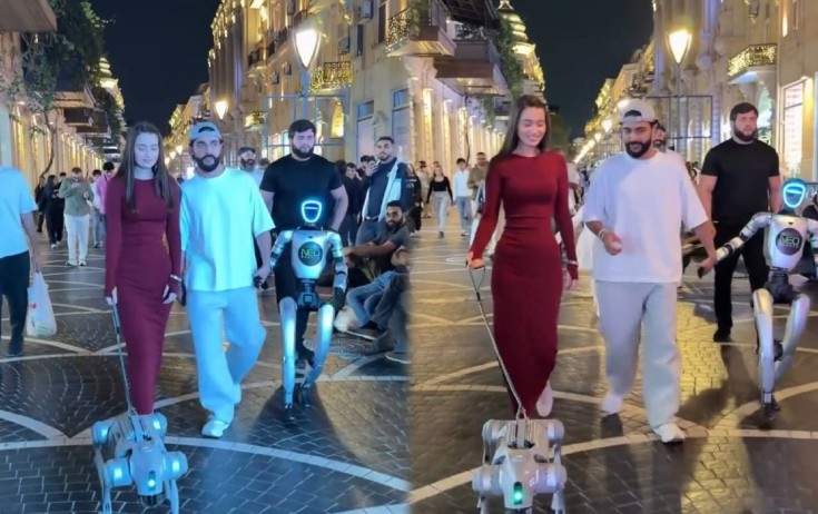 Robotla Bakının mərkəzində gəzdi - Video Robotla Bakının mərkəzində gəzdi - Video