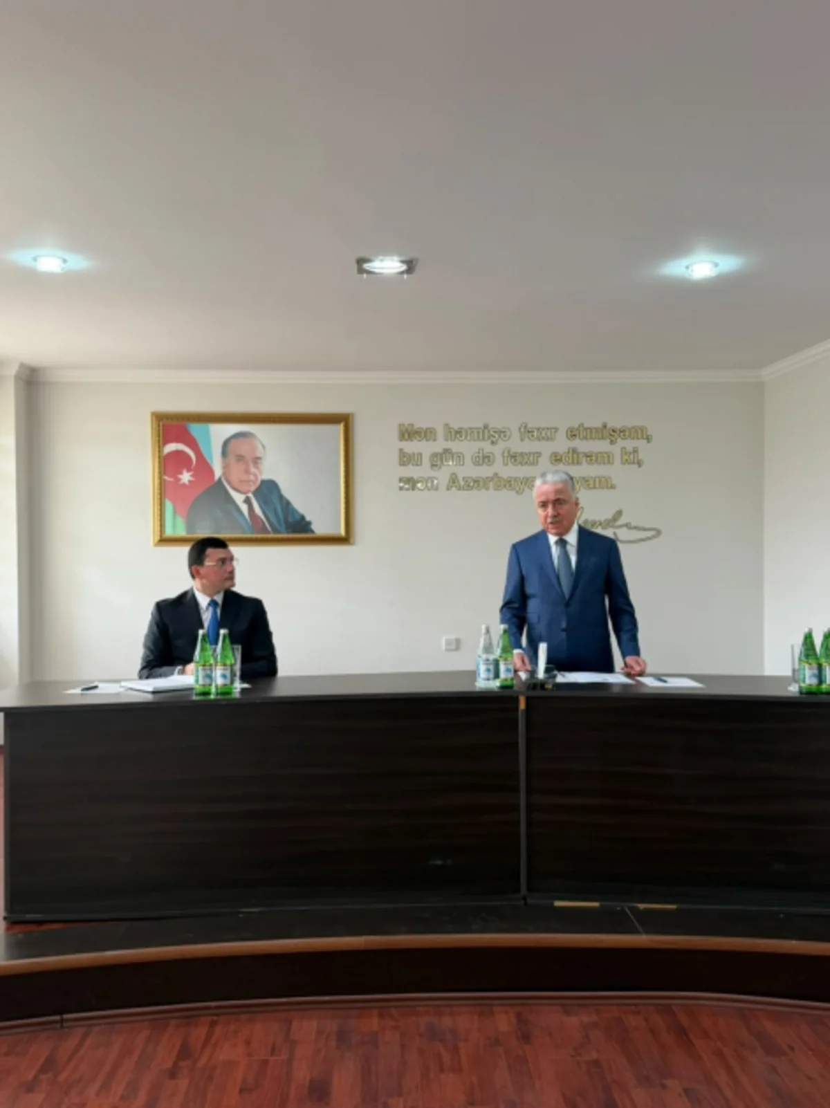 Qaradağın icra başçısı kollektivə təqdim olundu Qaradağın icra başçısı kollektivə təqdim olundu