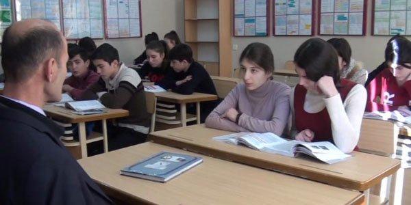 Dərs zamanı şagird kimyəvi məhluldan zəhərləndi
