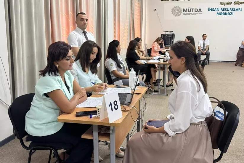 Azərbaycanda 17 min müəllim müsahibəyə dəvət olundu Azərbaycanda 17 min müəllim müsahibəyə dəvət olundu