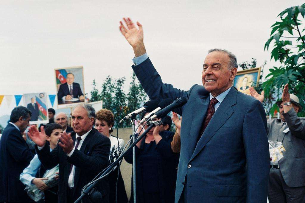 Heydər Əliyevin prezident seçilməsi: Azərbaycanın dövlətçilik tarixində yeni mərhələ Heydər Əliyevin prezident seçilməsi: Azərbaycanın dövlətçilik tarixində yeni mərhələ