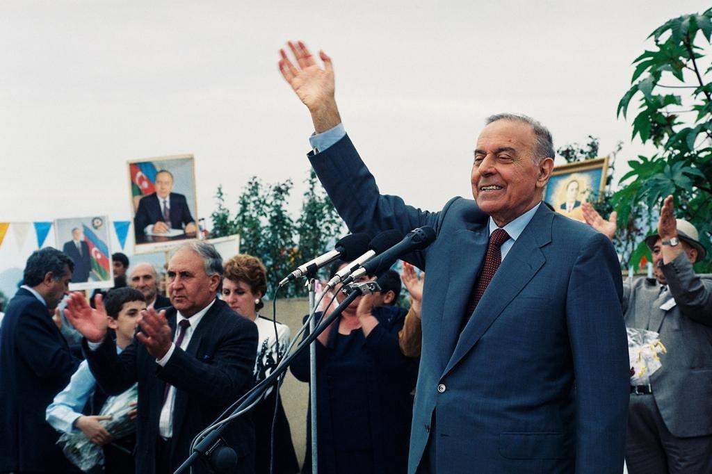 Heydər Əliyevin prezident seçilməsi: Azərbaycanın dövlətçilik tarixində yeni mərhələ Heydər Əliyevin prezident seçilməsi: Azərbaycanın dövlətçilik tarixində yeni mərhələ