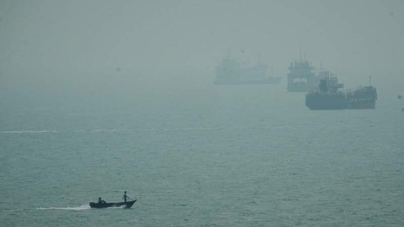Hörmüz boğazında tanker vuruldu Hörmüz boğazında tanker vuruldu