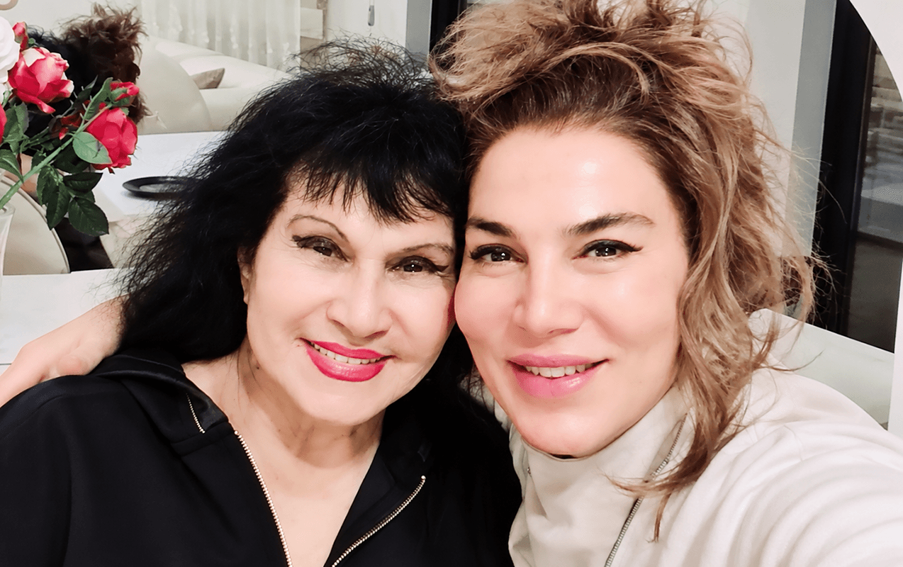Sevil Nuriyeva Zeynəb Xanlarova ilə fotosunu paylaşdı