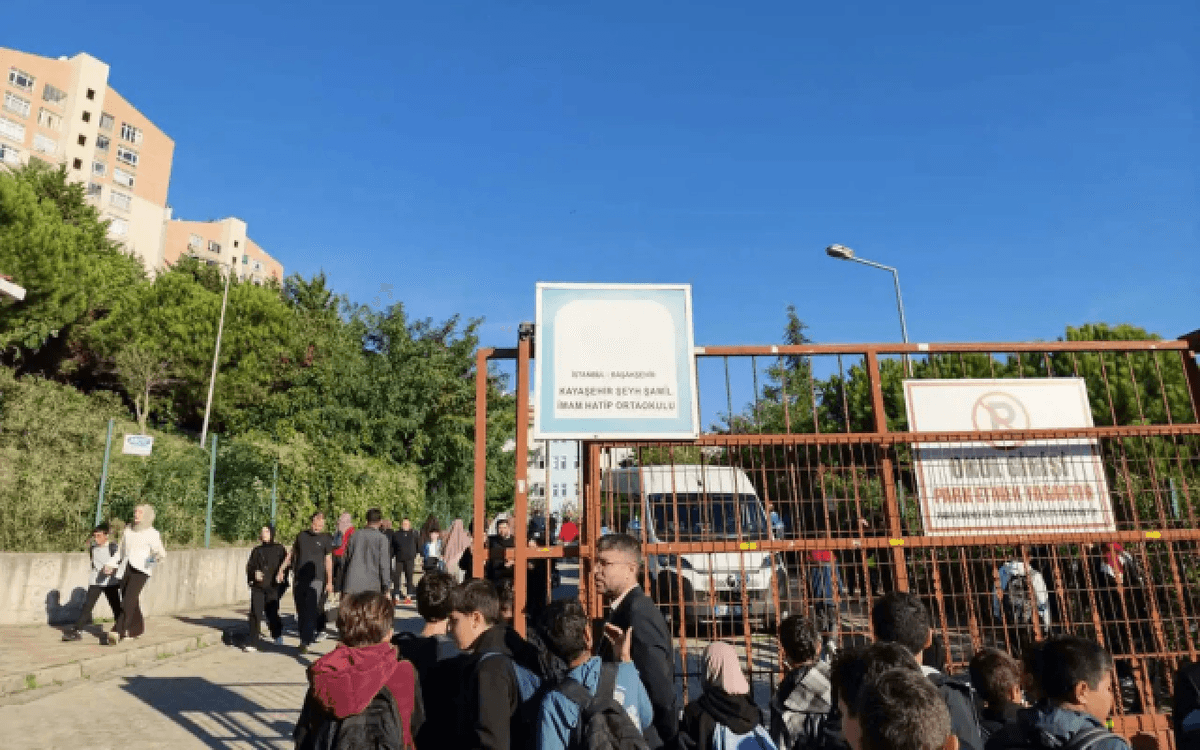 İstanbulda məktəbdə dəhşətli hadisə: 5 qız şagird bıçaqlandı İstanbulda məktəbdə dəhşətli hadisə: 5 qız şagird bıçaqlandı